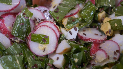 Салат з редиски, зелені та яєць