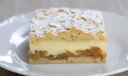 Пісочний яблуками пляцок