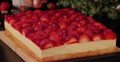 Торт з полуницею