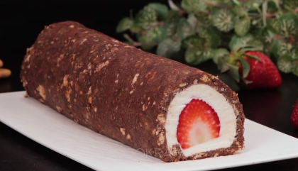 Рулет з полуницею