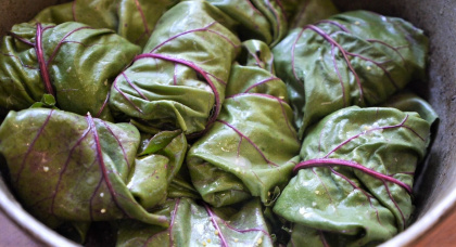 Голубці з бурякового листя